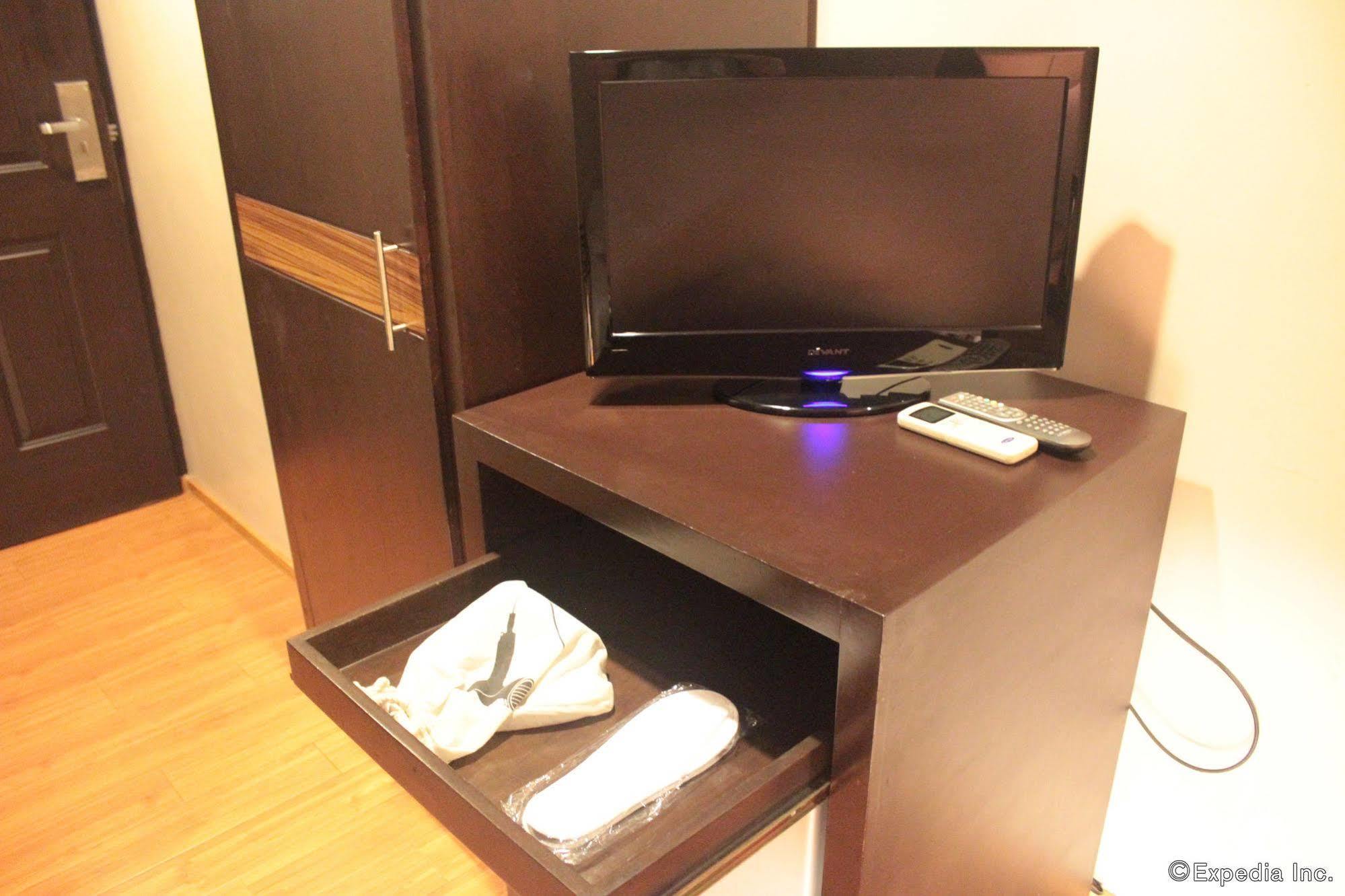 Soleste Suites Bandar Quezon Luaran gambar
