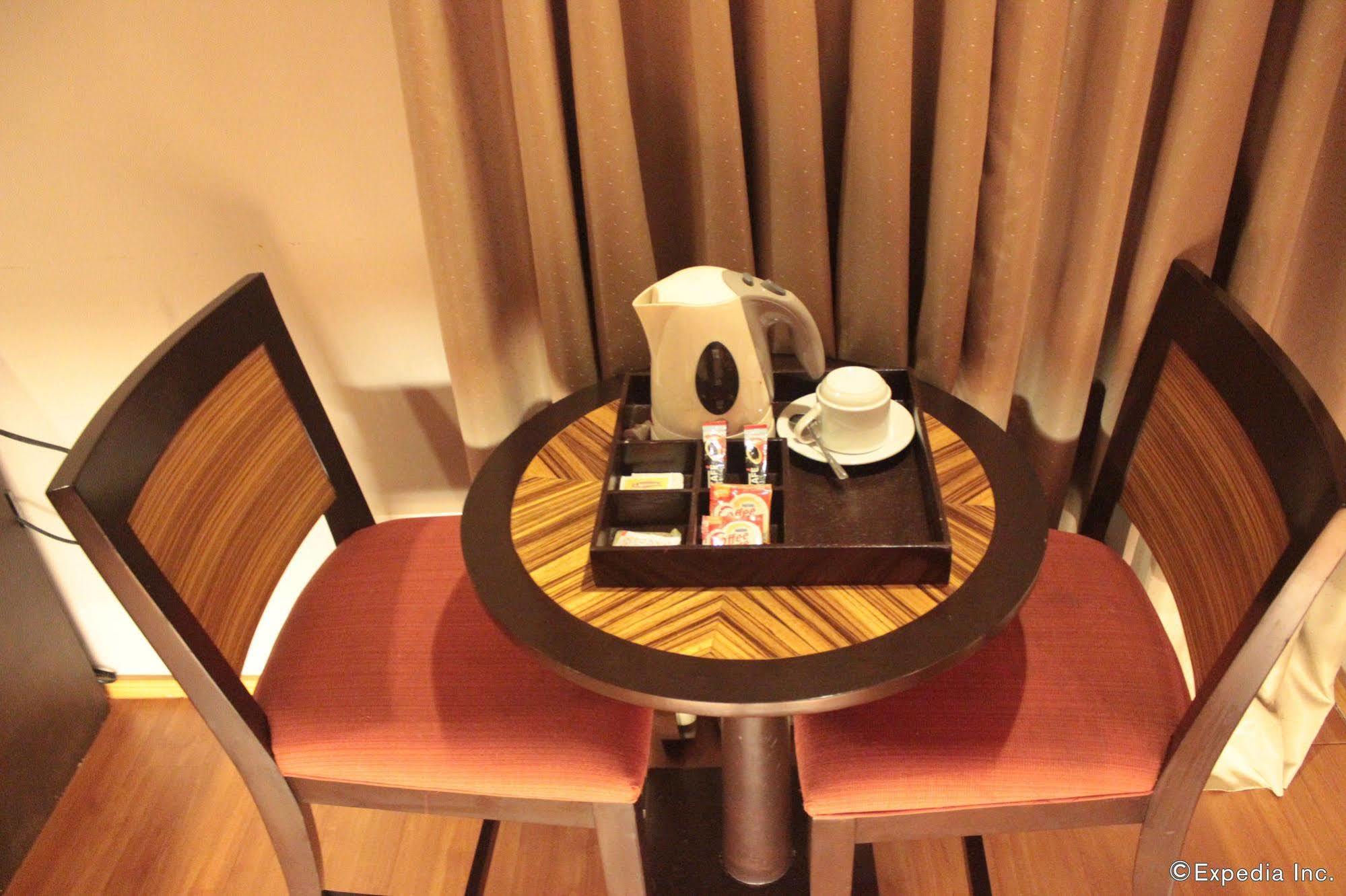 Soleste Suites Bandar Quezon Luaran gambar