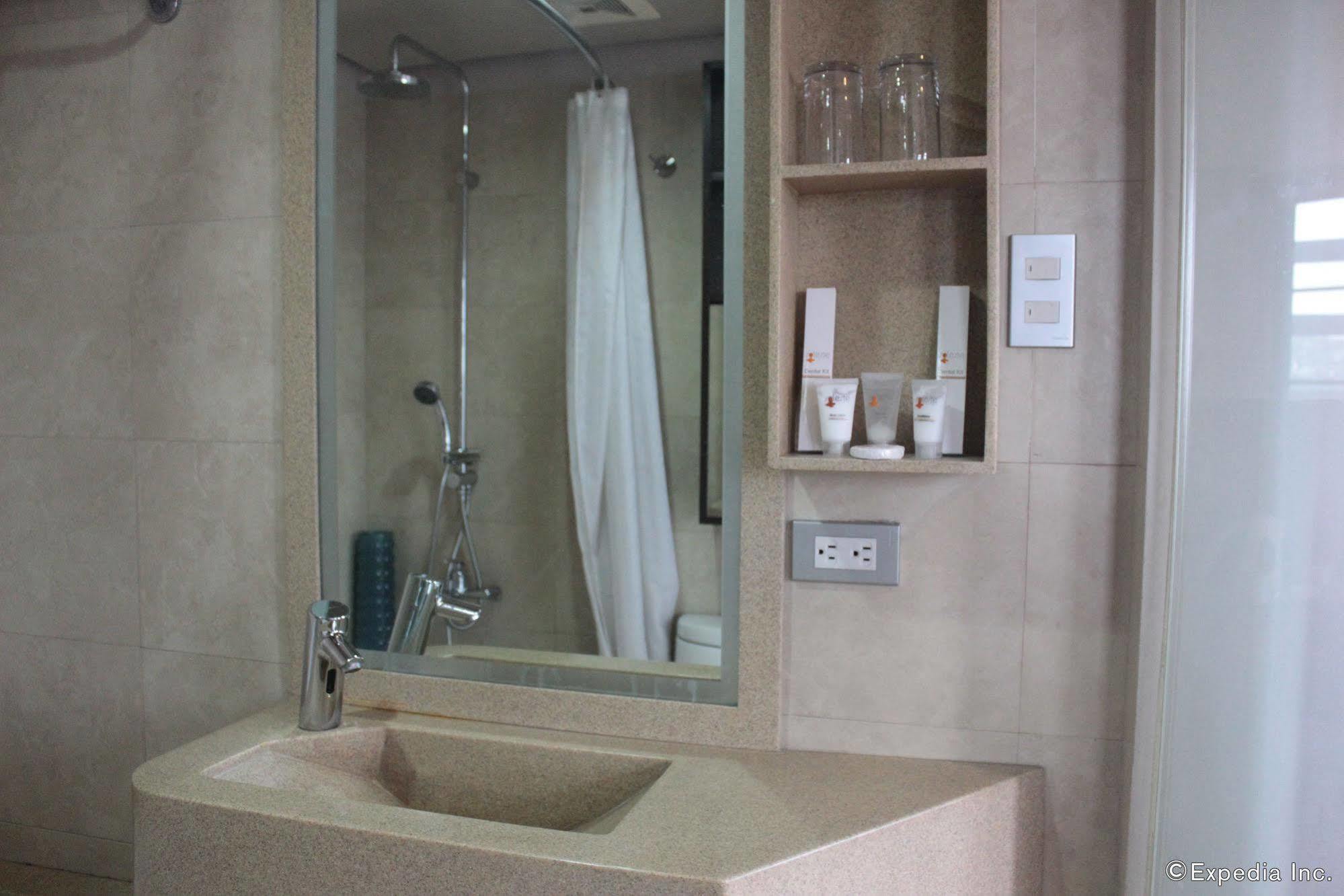 Soleste Suites Bandar Quezon Luaran gambar